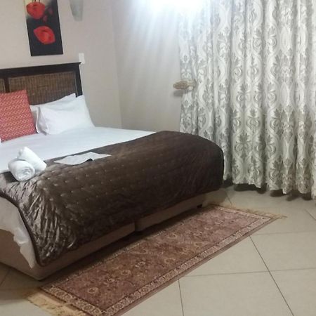 Nongoma Lodge & Inn Cc Quarto foto